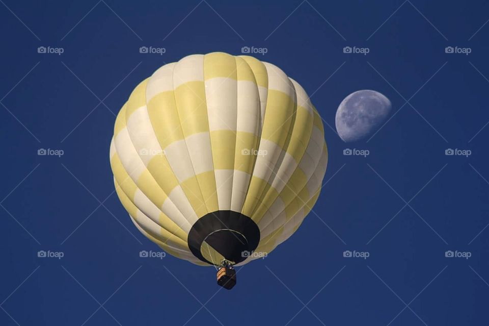 Balloon with moon at Albuquerque Balloon Fiesta 2017