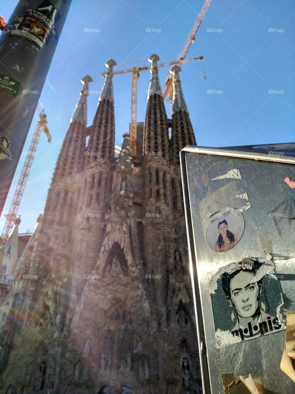 In the background and out of focus is the "Sagrada Familia" designed by Gaudí in Barcelona. And the main focus is on a sticker with the face of the great and unique Frida Kahlo. Two emblematic figures that will survive all time.