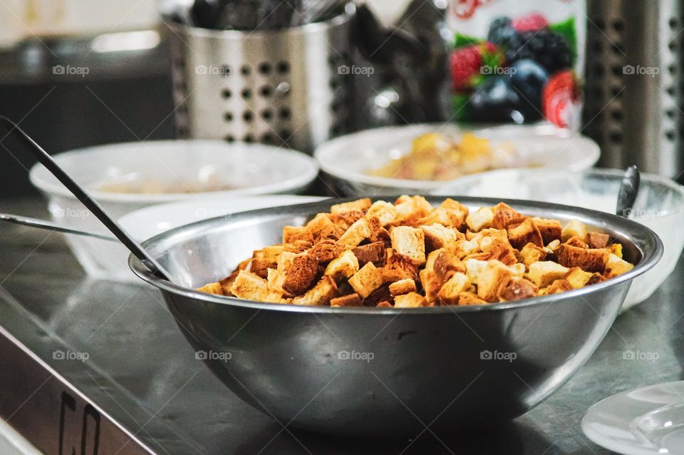 Bowl with fragrant crackers made from white bread