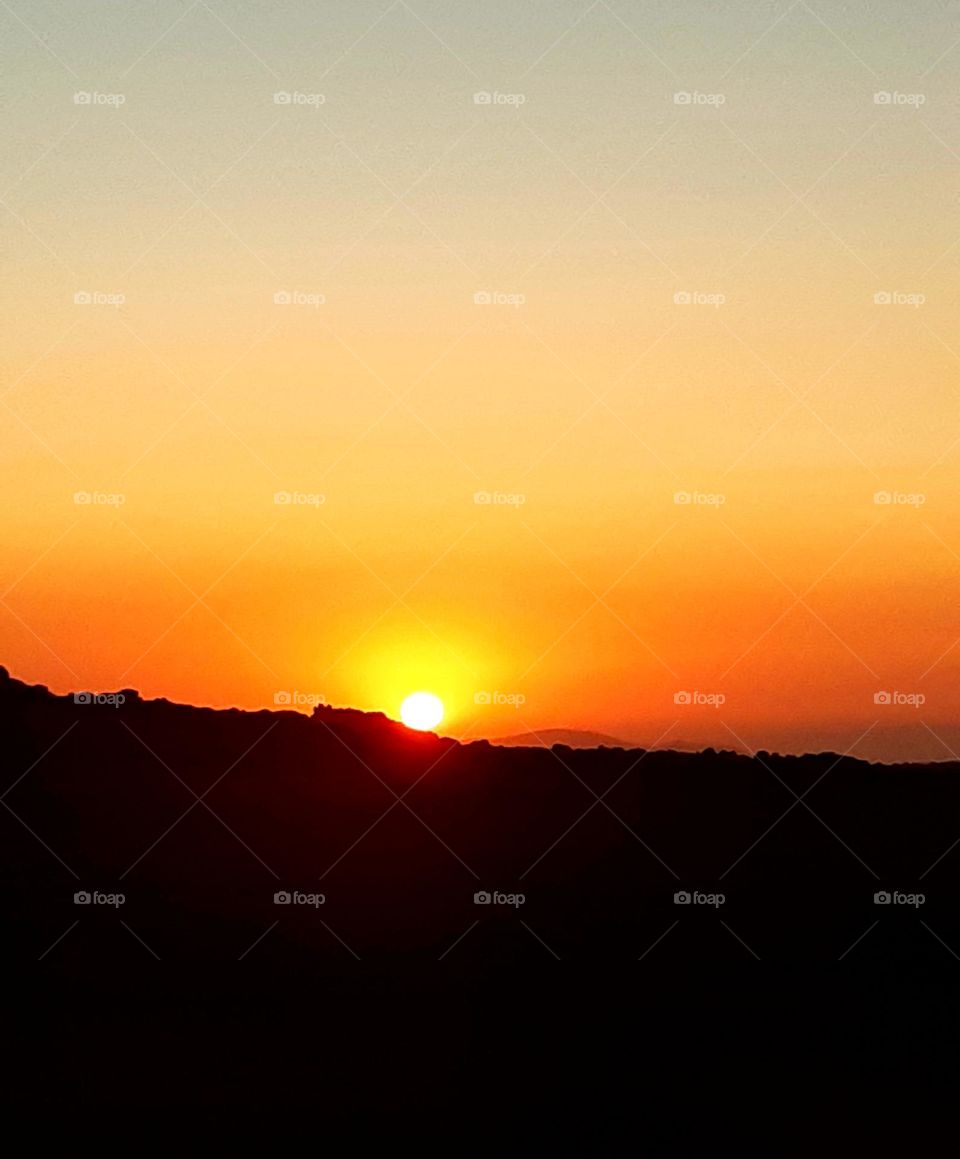 The sunset in Agadir on January 1, 2025, was a mesmerizing sight, with the sky lit up in warm shades of orange and gold, accented by streaks of red. As the sun gradually dipped below the horizon, the sea mirrored these colors