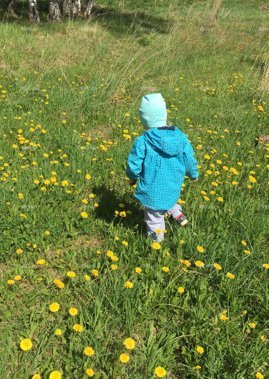 Весна дети цветы