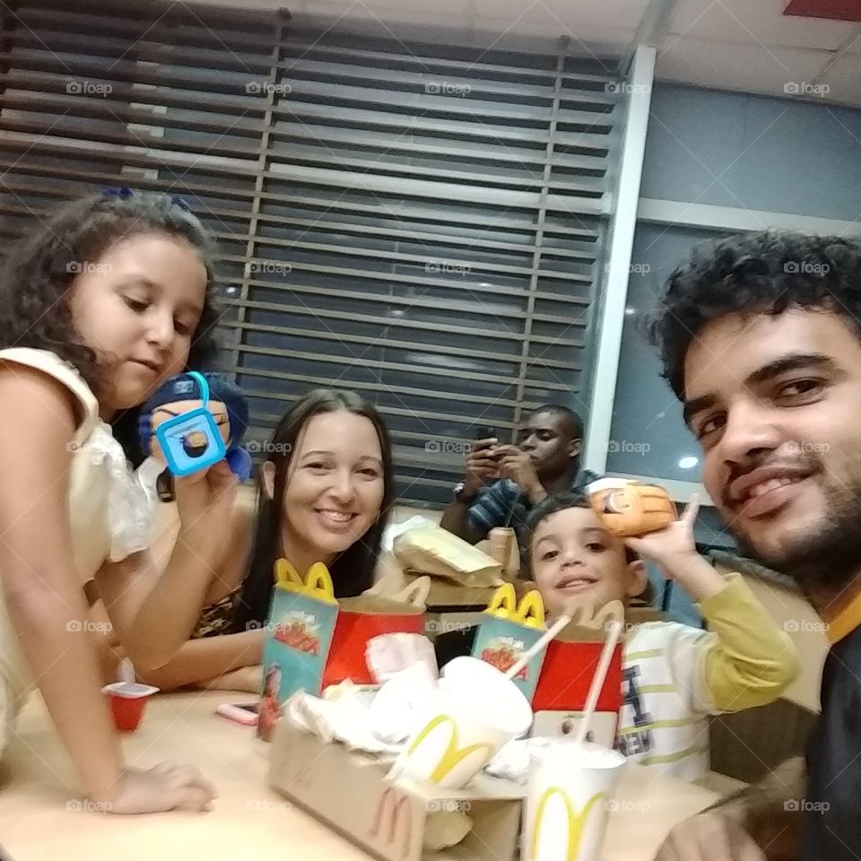 Comendo comal a galera