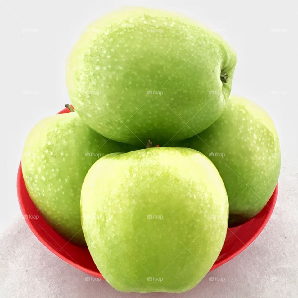 Bowl of fresh green apple