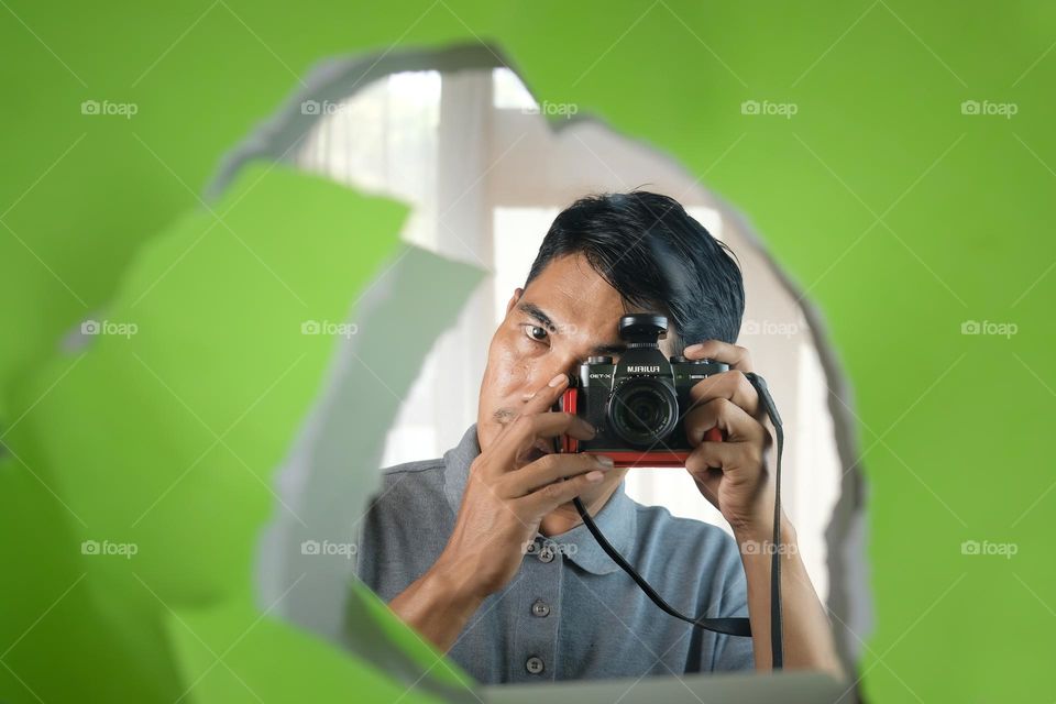Man selfie with mirror