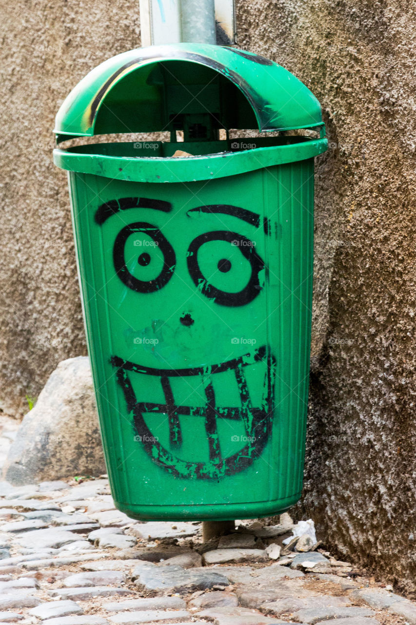 Happy trash can