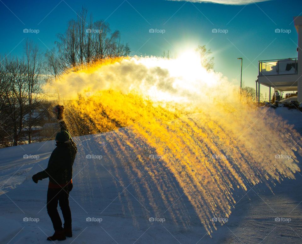 Funny acts a cold winterday in Norway with hot water in the snow and skies . 
its magic