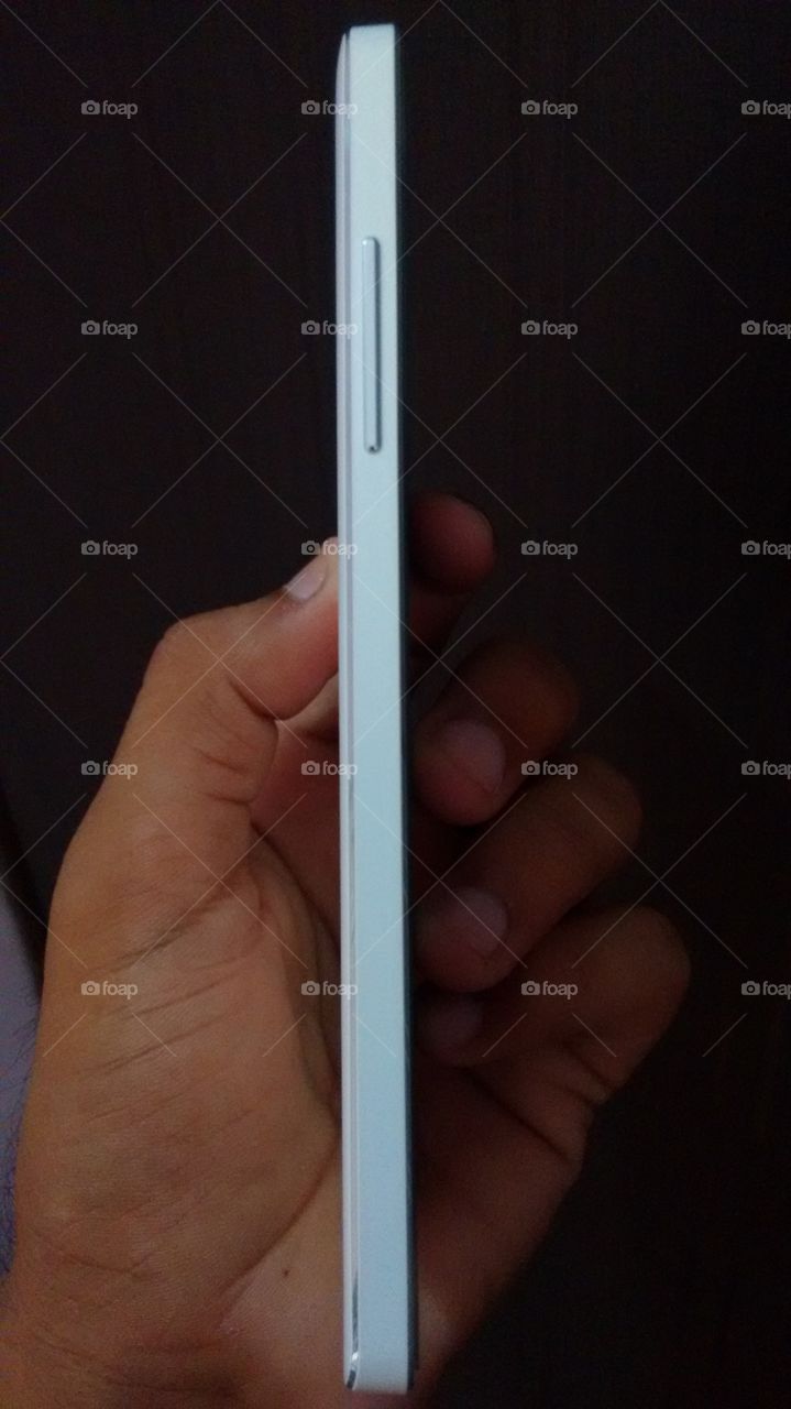 mobile. side view of Samsung galaxy A5
