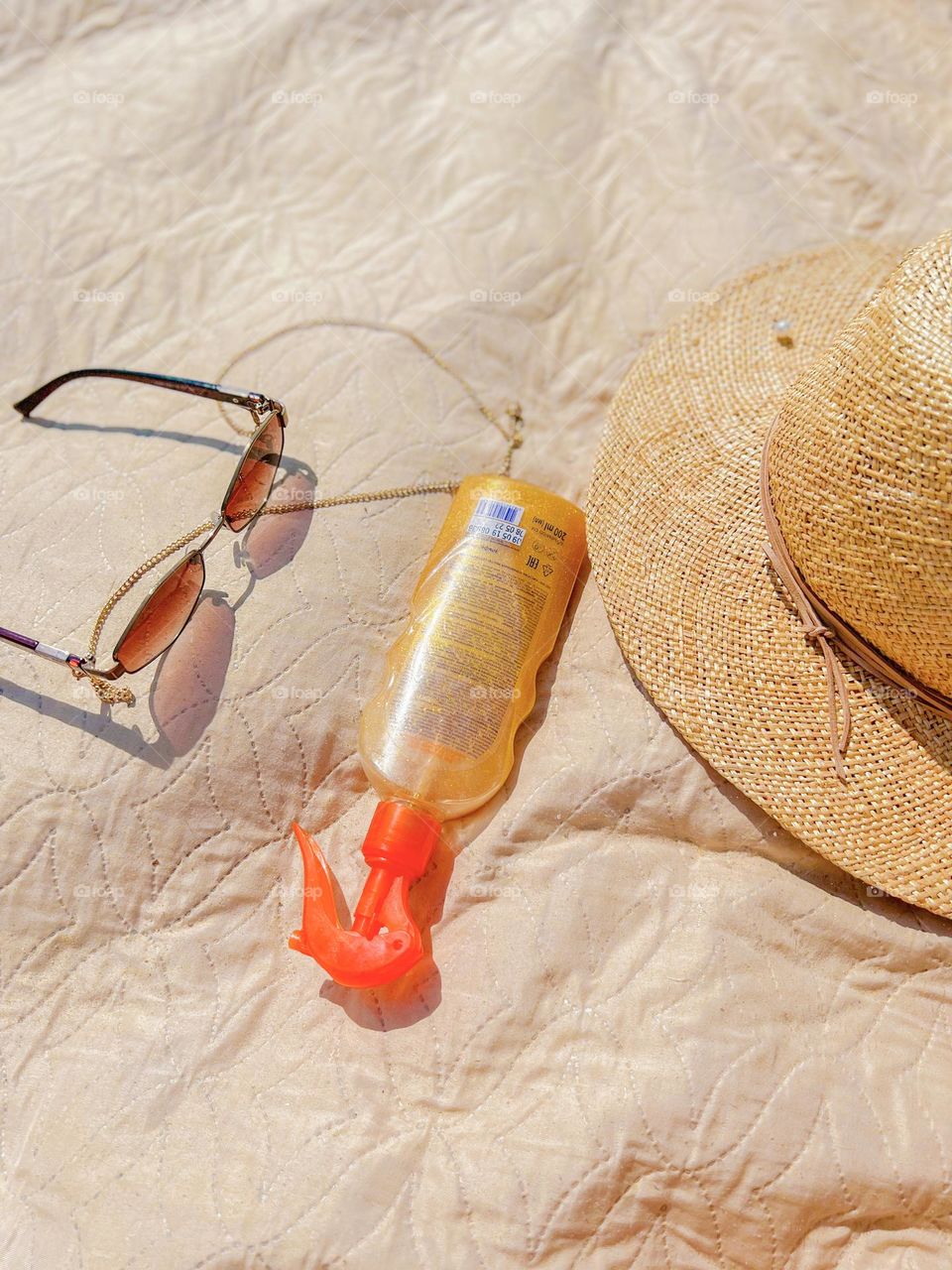 Sun protection cream and hat