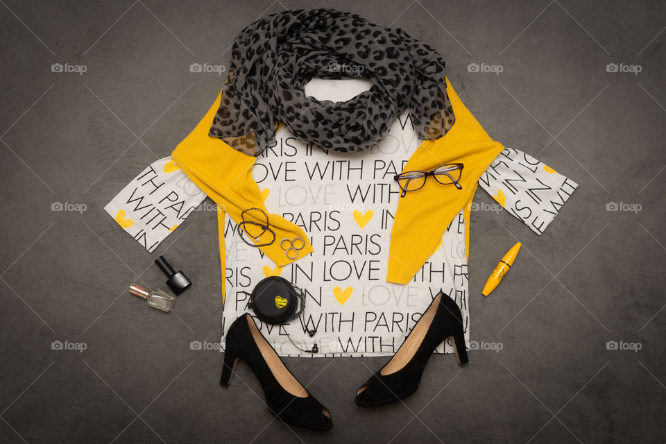 idea of a women outfit: color yellow: shirt, pullover, scarf, shoes and accessories