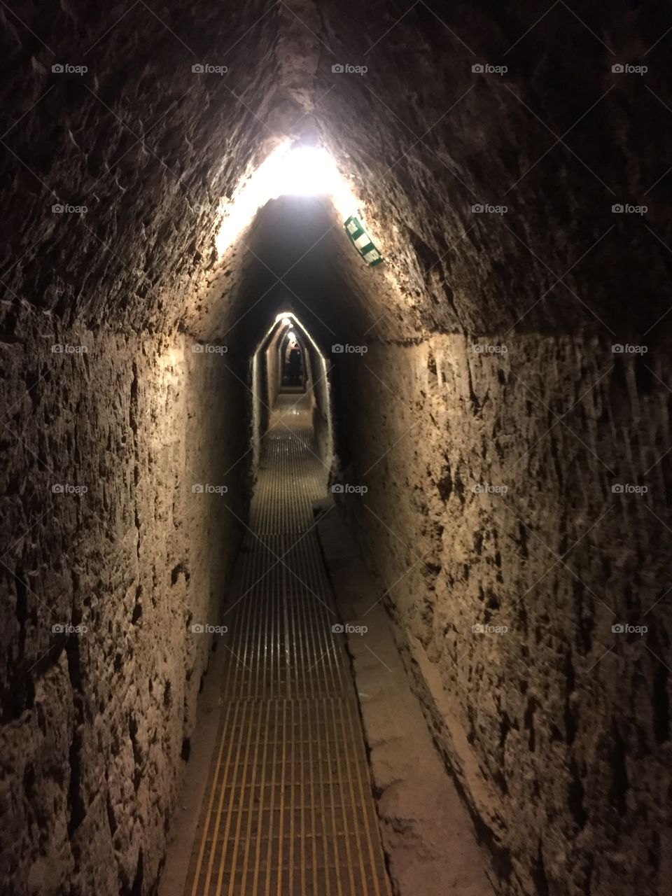 Túnel    Tunnel en pirámide 