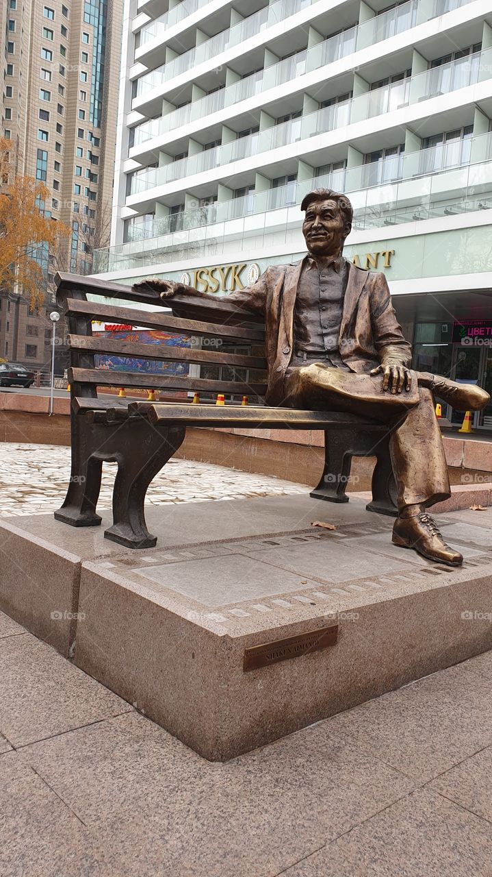 Shaken Aimanov's statue in Almaty