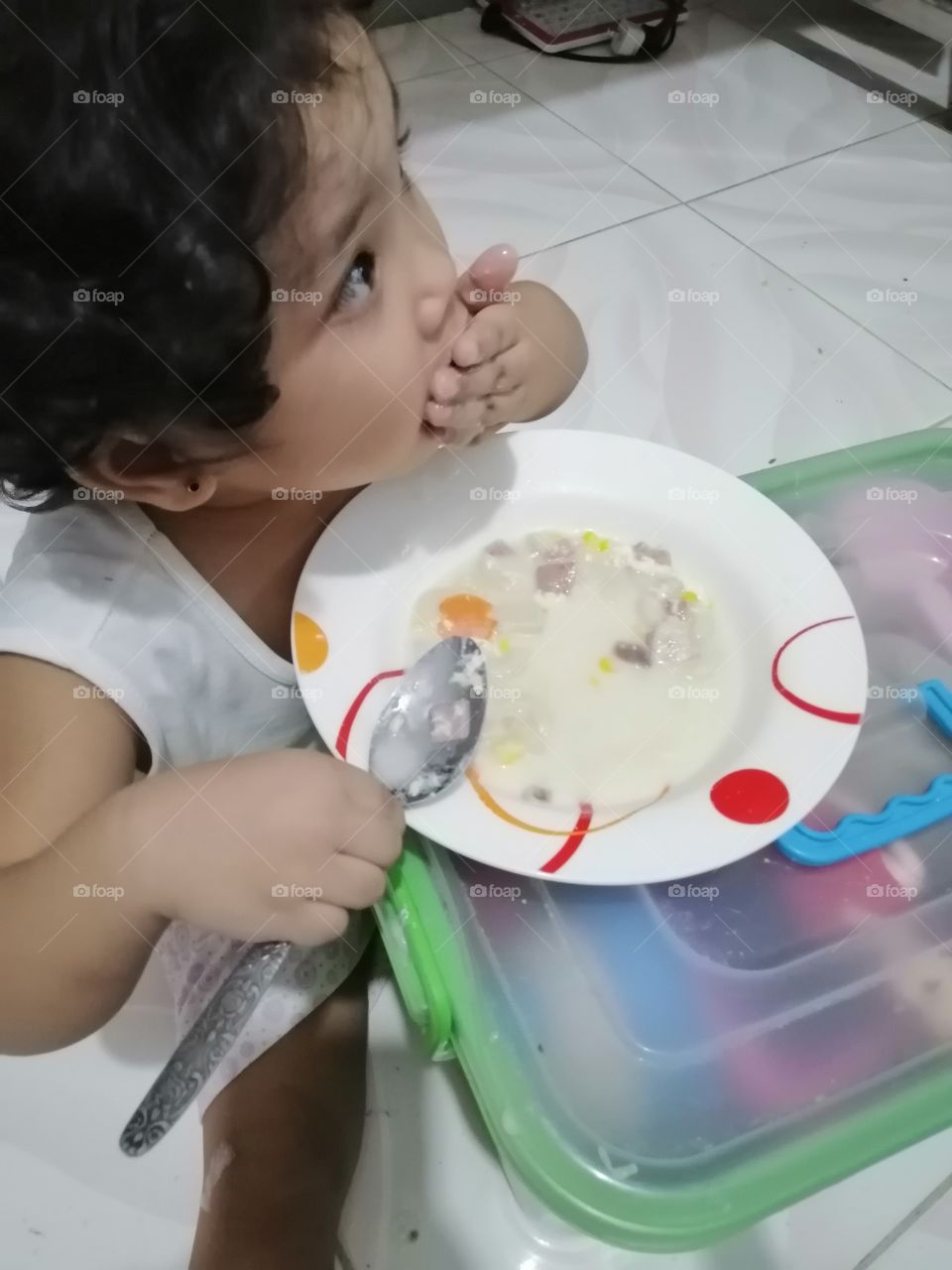 I let my baby eat on her own. Though its always getting messy after, she's also learning.