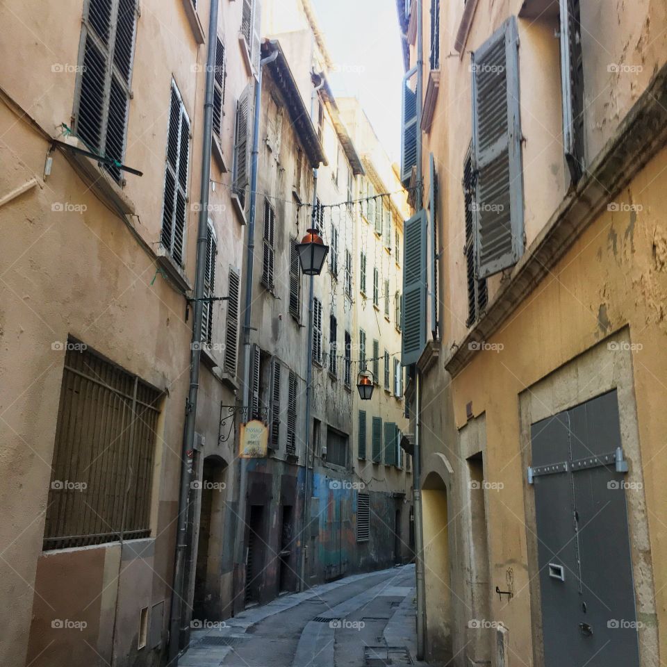 Toulon alleyway 