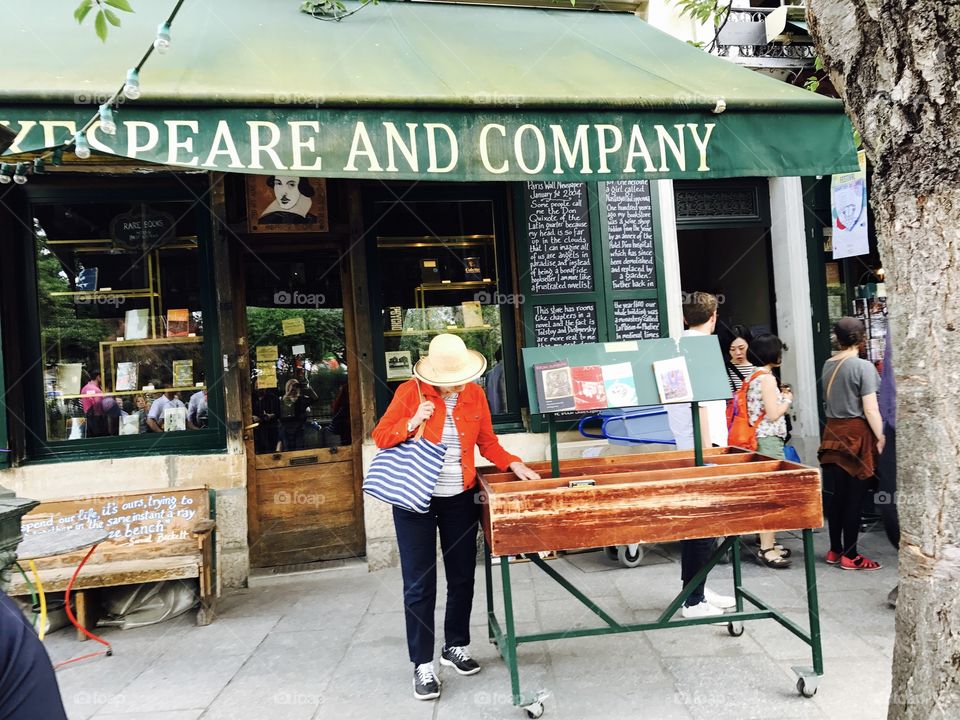 Book store in Paris 