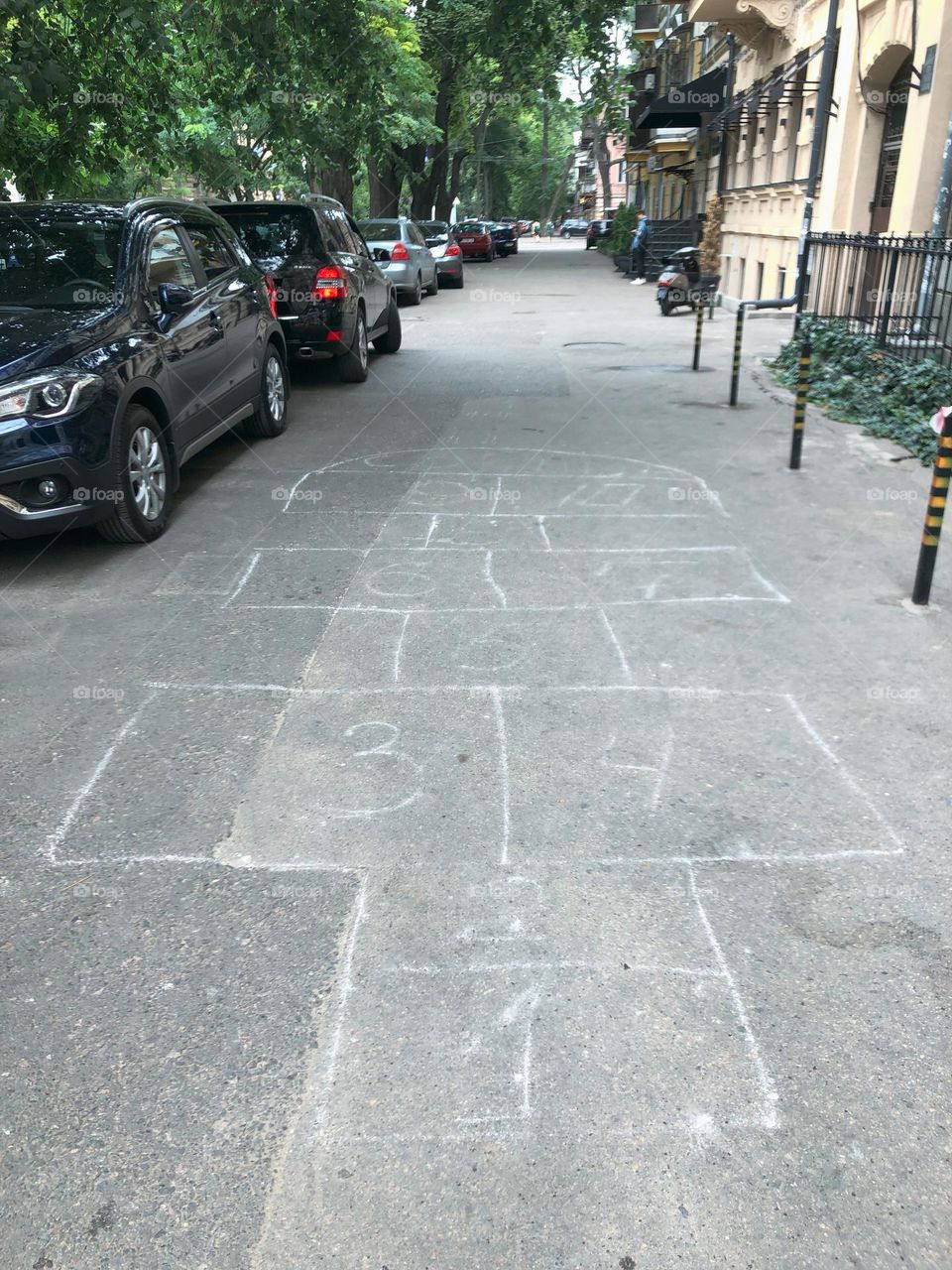 square pattern on asphalt drawing