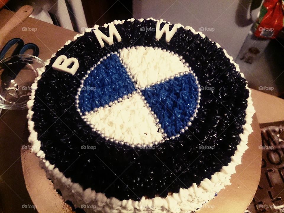 logo BMW cake food white black blue car