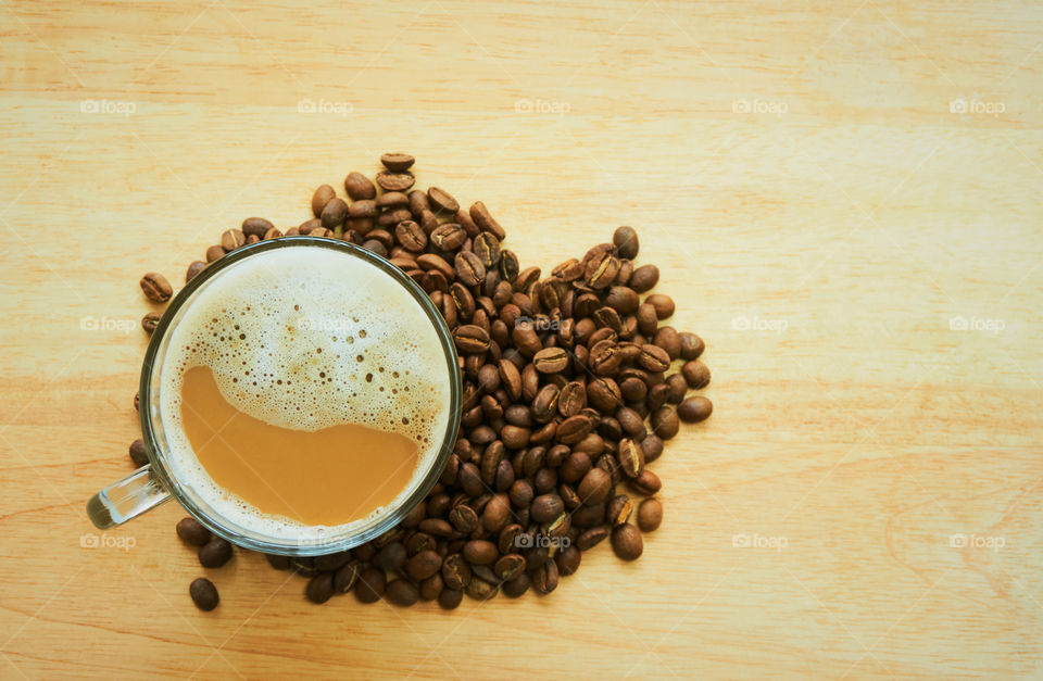 Coffee cup and coffee bean on wooden background 