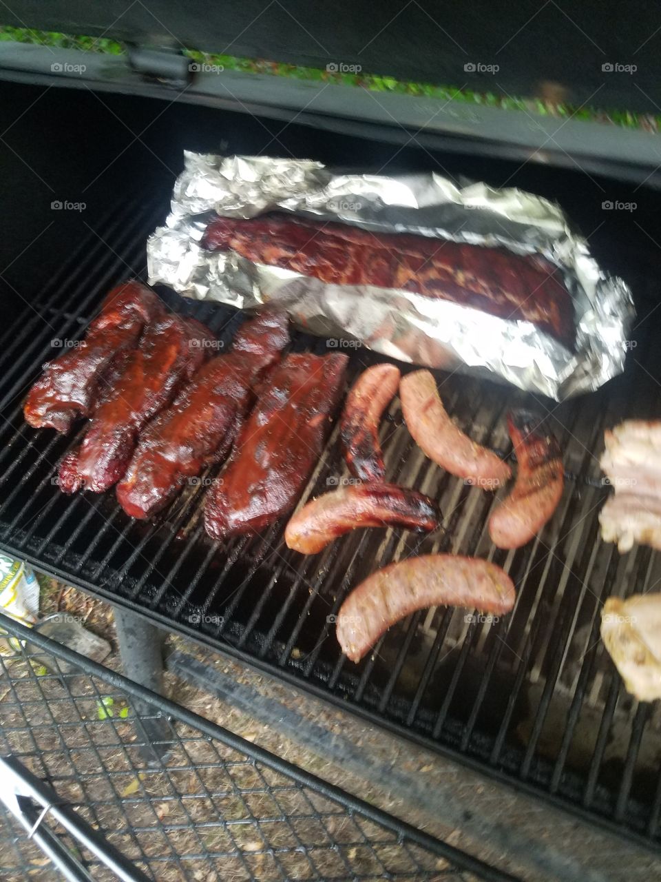 Smoking ribs and sausages together