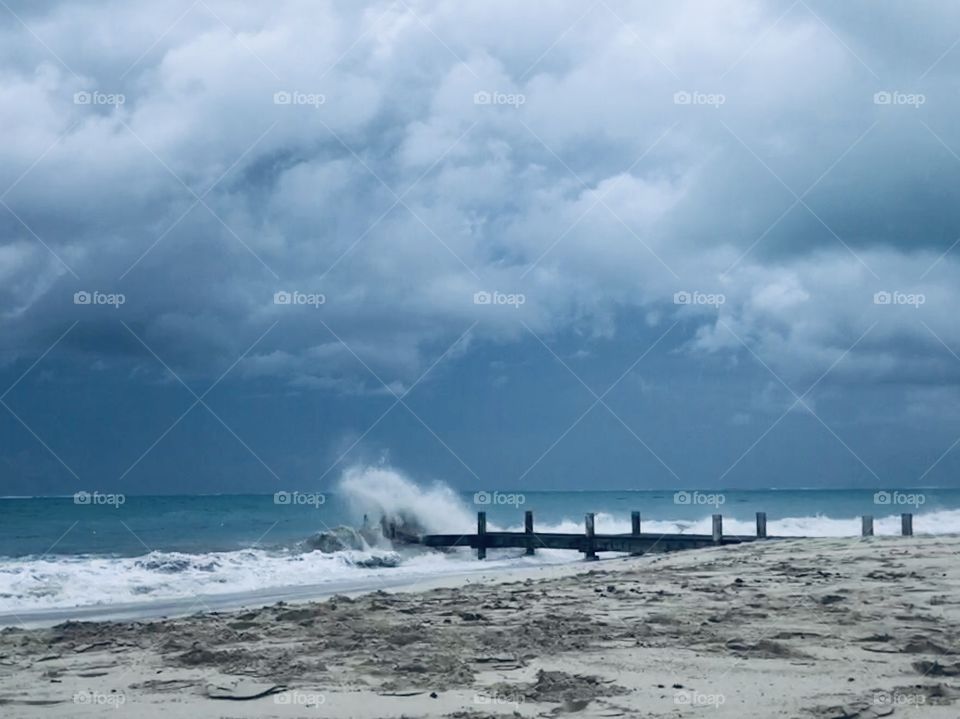 Rough surf slamming the pier