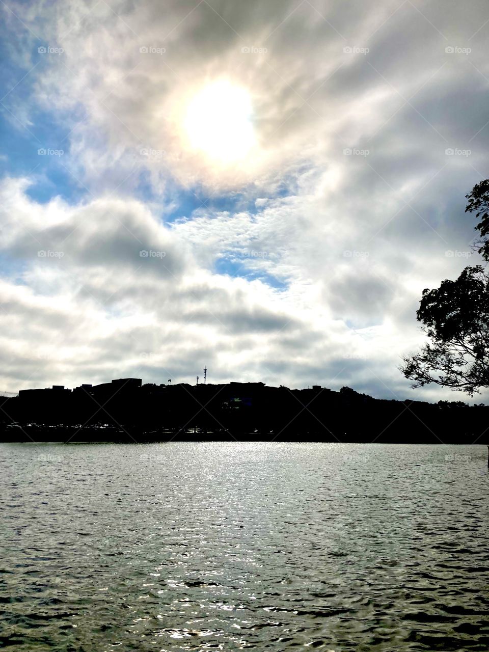 Um amanhecer espetacular na cidade de Bragança Paulista.
Esse registro foi às 08h, no Lago do Taboão. Tem como não admirar?
Viva a natureza e sua beleza.