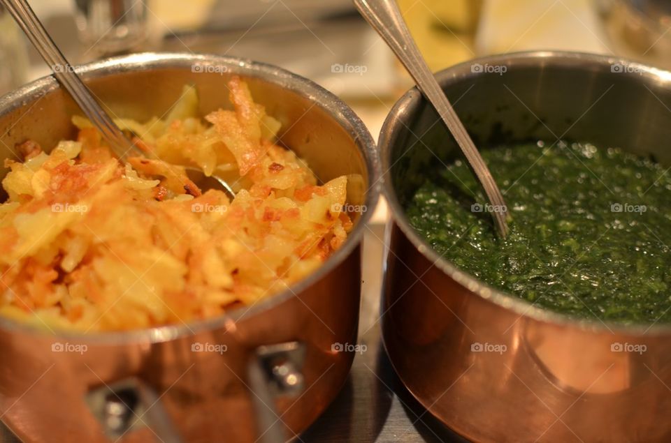 spinach and fried potatoes 