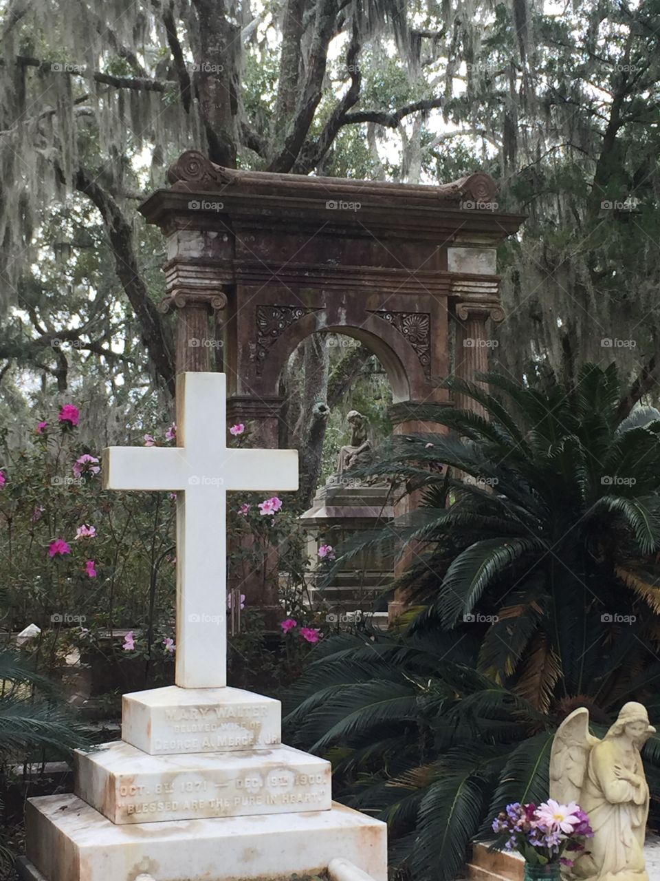 The Theus Monument as seen from the Johnny Mercer plot at the Bonaventure Cemetery