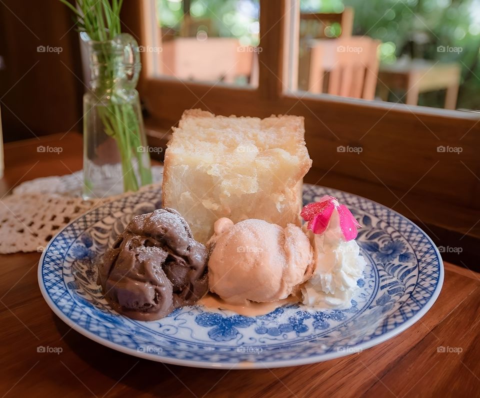 ice cream with toast wipped cream