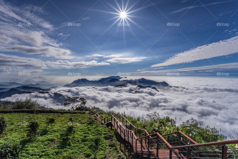 Beautiful mountain scenery with sea of clouds