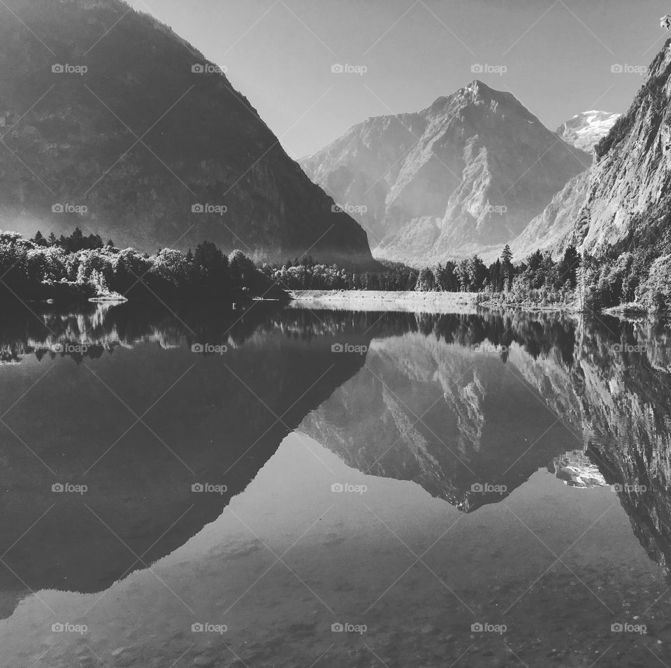 Lac en noir et blanc
