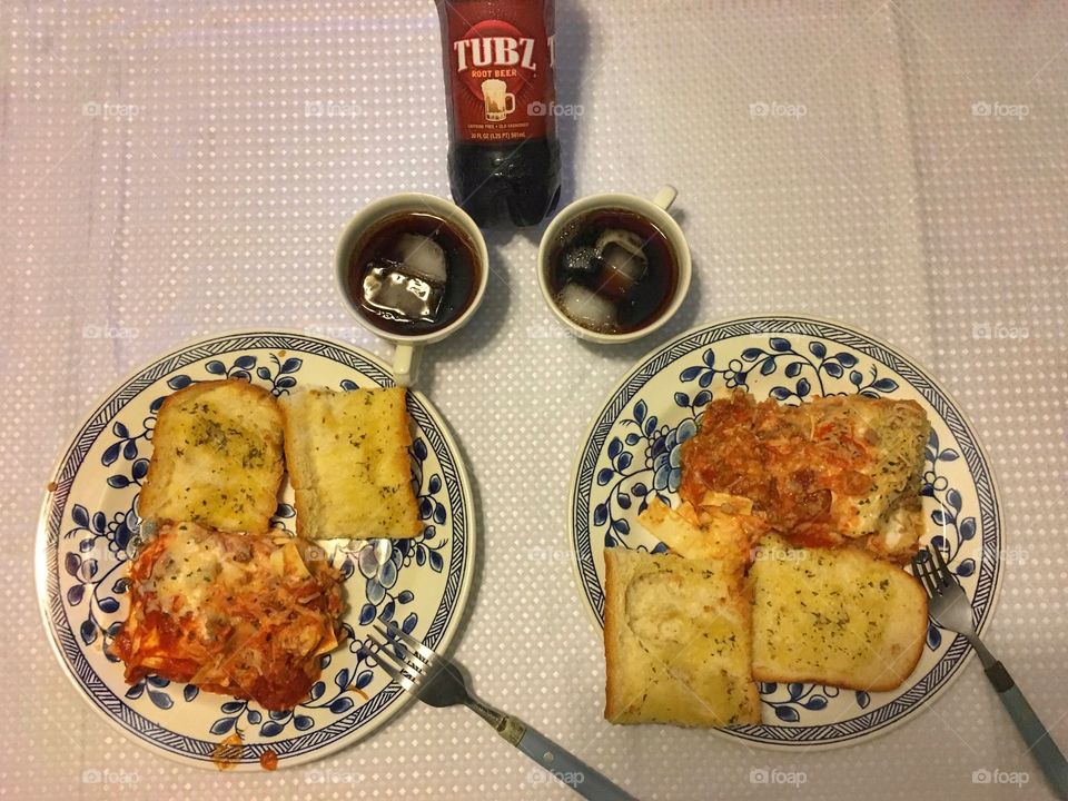 Husband made a very romantic lasagna dinner with a fine choice of root beer. 