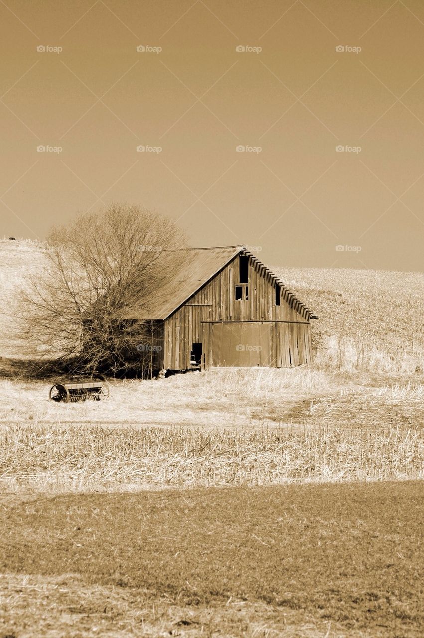 Little barn on the Prairie 