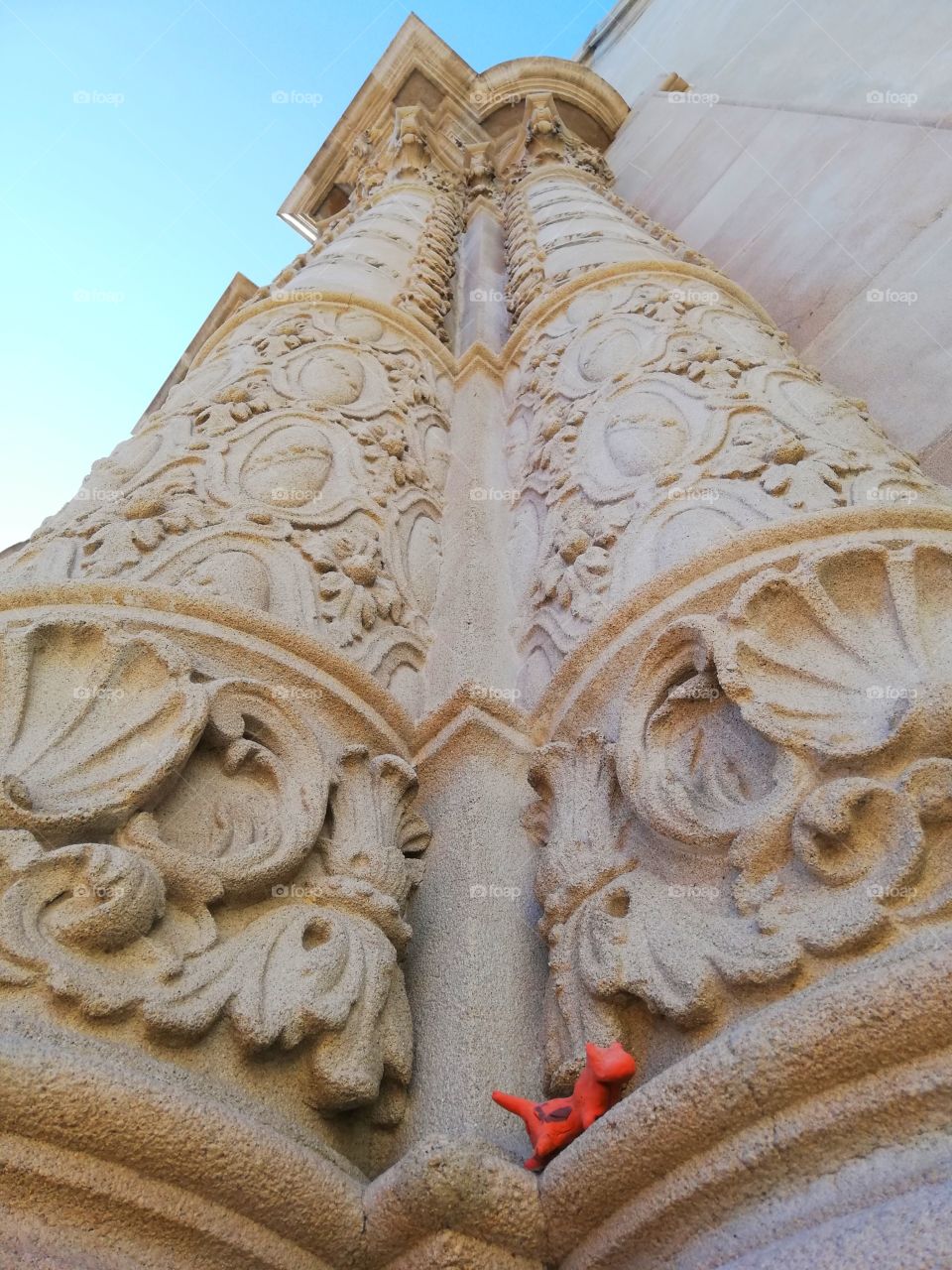 Enjoy this beautiful pillar, extremely detailed, you may catch the little art piece someone left resting on it.