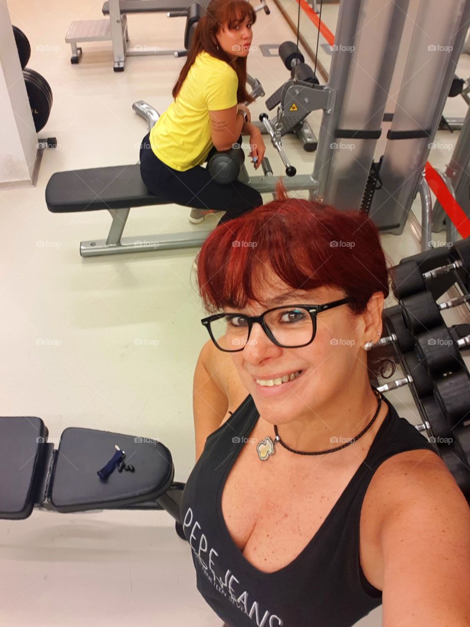 "Cuando alguien te quiere en su vida se nota, y cuando no, se nota mas aun. "
Despierta y observa.