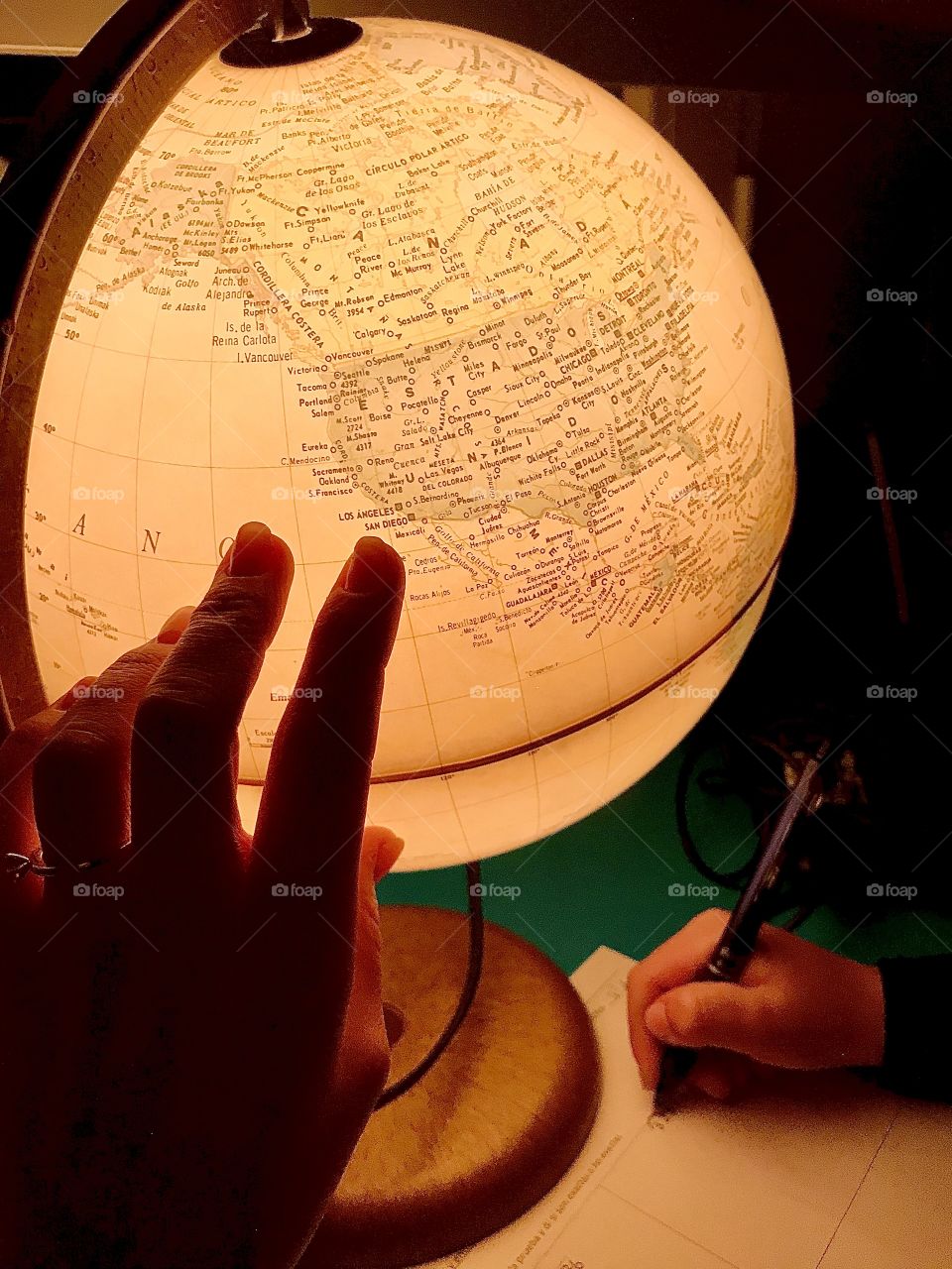 Globo terráqueo iluminado