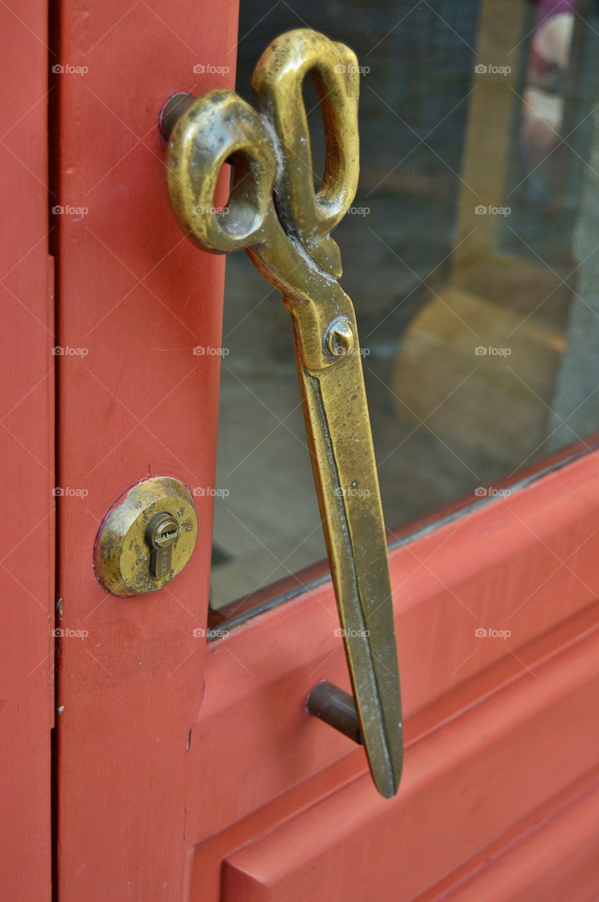 Door handle at a tailor's shop