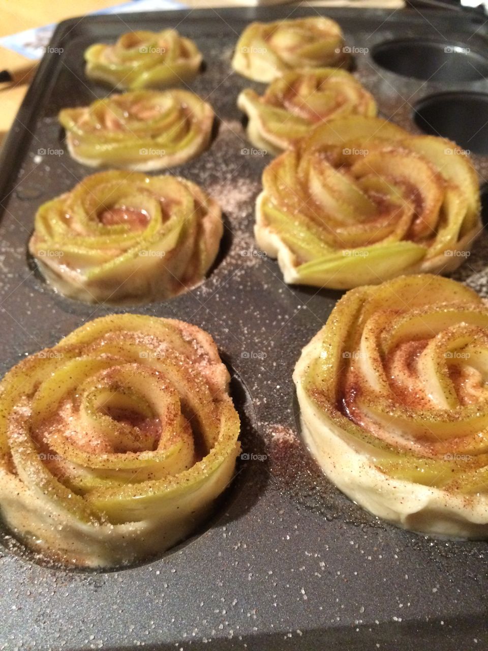 Baked apple roses