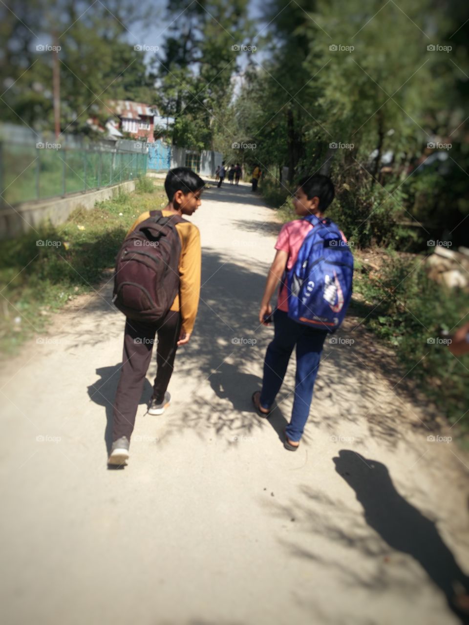 back to school 🎒 cute little students busy
📸 Muneeb bhat