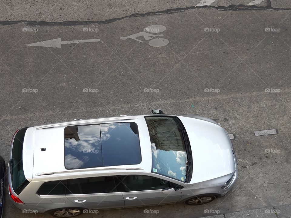 Car reflection clouds