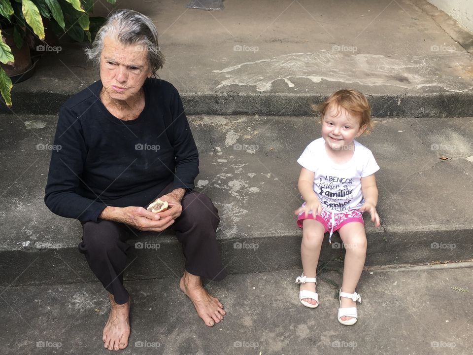 Hora do lanche, bem delicioso e com ótimas companhias. A Bisa Maria e a Estela se divertiram! 
❤️
#Família #Carinho #Sorriso #Felicidade #Amor #Bisavó