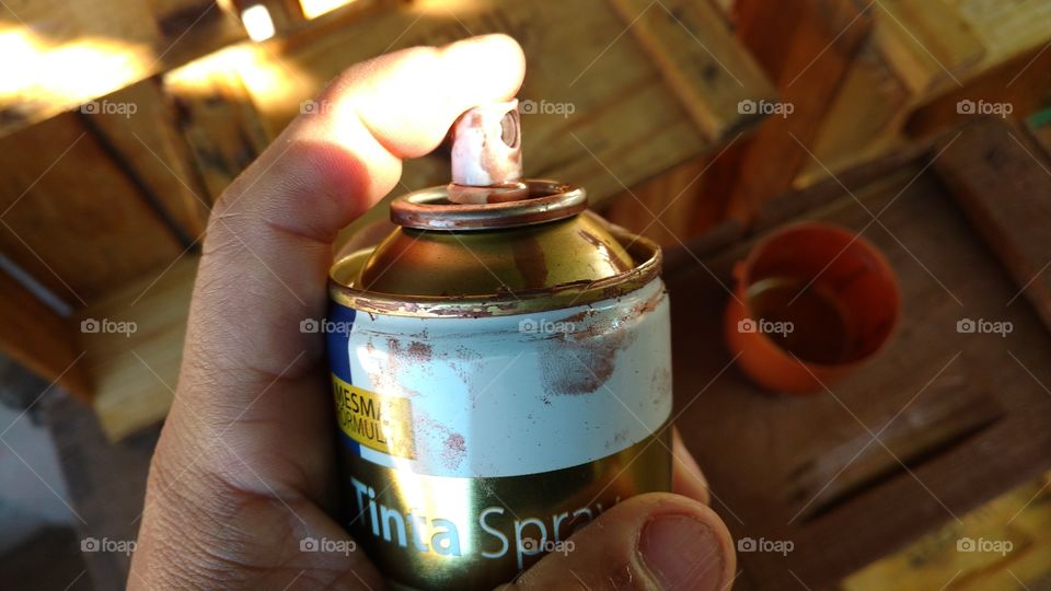 Pinturas práticas com lata de tinta em spray grafite, verniz, ou todas as cores automotivas. Arte, artesanato...