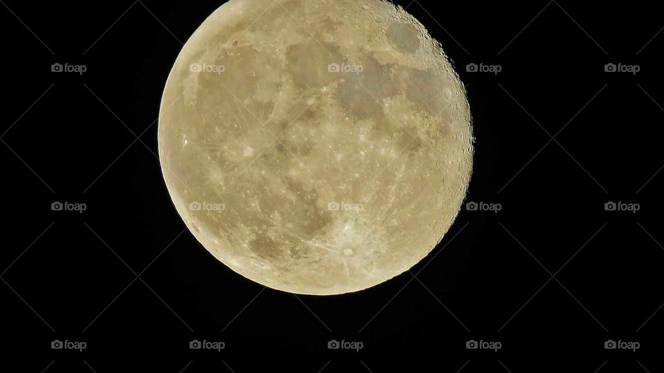 Full Moon taken from backyard with out tripod, steady