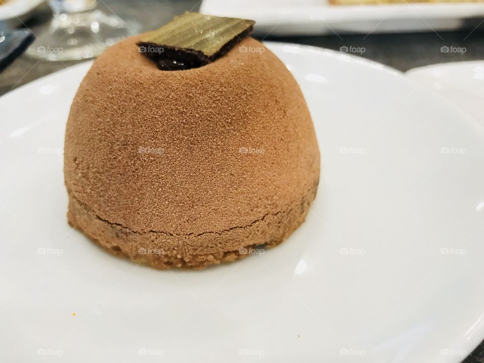 Chocolate bomb with caramel cream