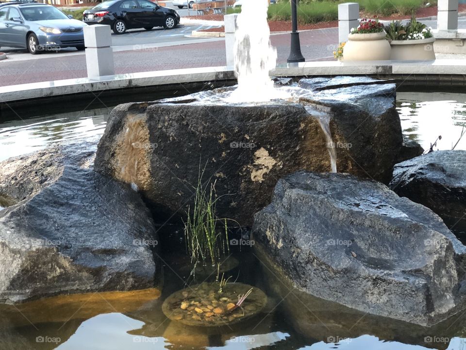 Decorative water fountain at a shopping center