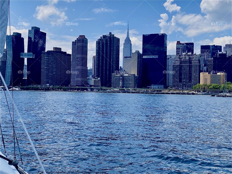 The area surrounding „Newtown Creek“ in LIC, Queens seemed ideal for a first outing with our new sailboat, a „23 O‘Day“ yet to be named. It is a great boat to learn the art of sailing on and we had our first lesson today. 2023. Hypnotic Productions