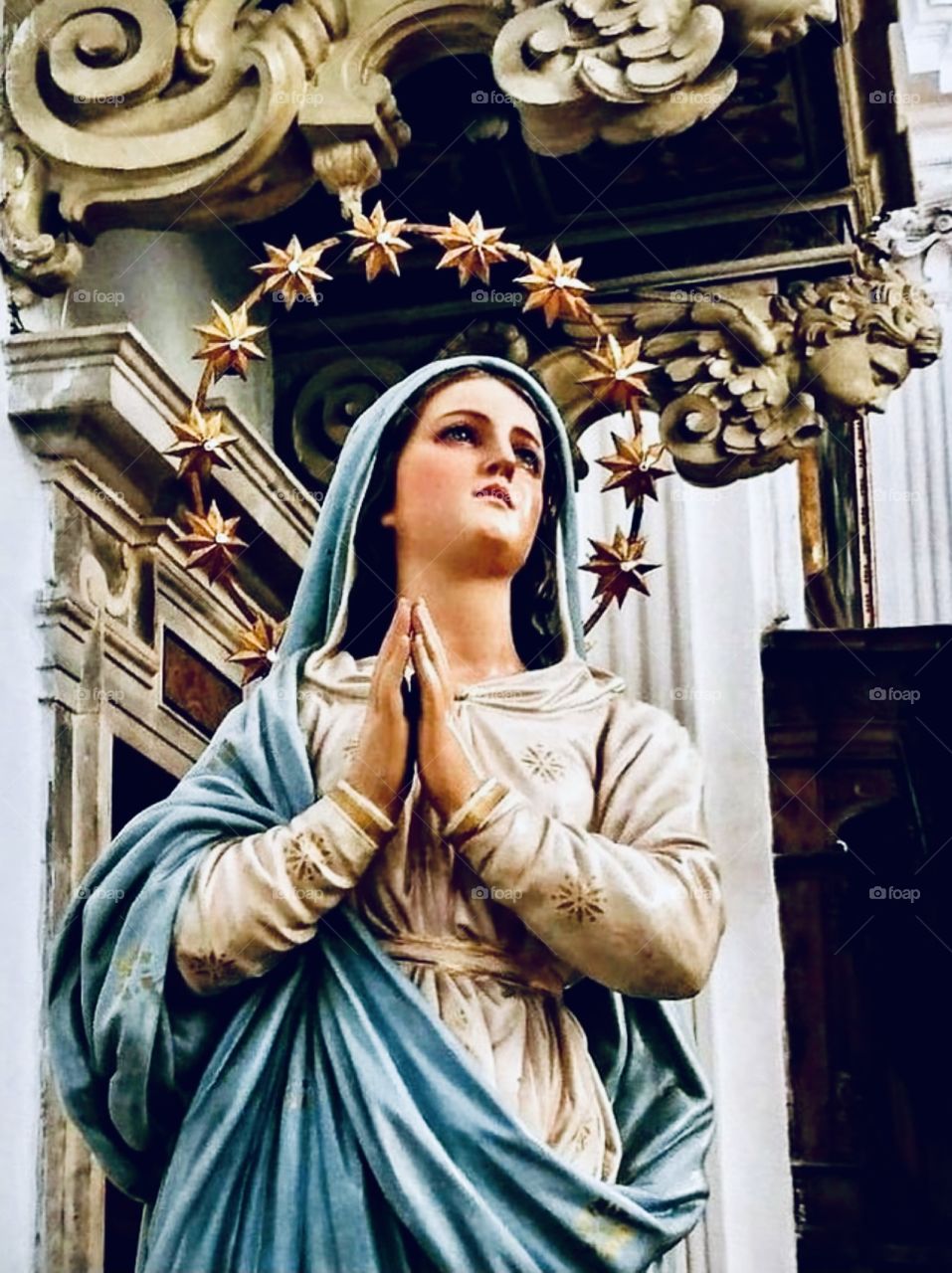 🙏 🇪🇸 Oh Maria, ruega por nosotros que recurrimos a ti.  Amén.  🇧🇷 Ó Maria, Nossa Senhora, rogai por nós que recorremos a vós. Amém. / 🇺🇸 O Mary, pray for us that we turn to you.  Amen. / 🇮🇹 O Madonna, prega per noi che ci rivolgiamo a te. Amen. 
