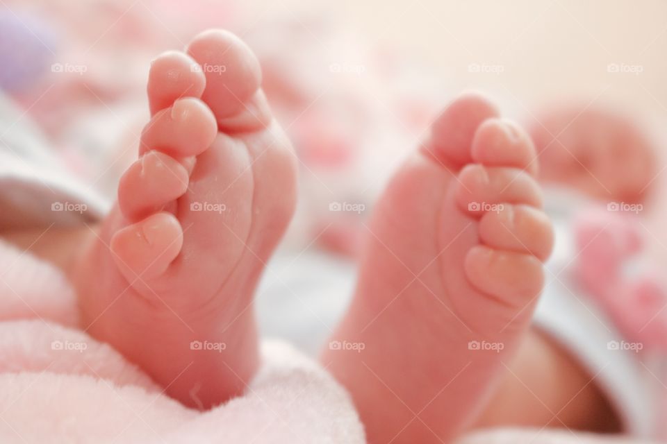 Newborn baby girl’s feet