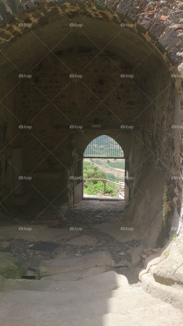 porta medievale. castello di Castiglione di Sicilia, portale d'ingresso