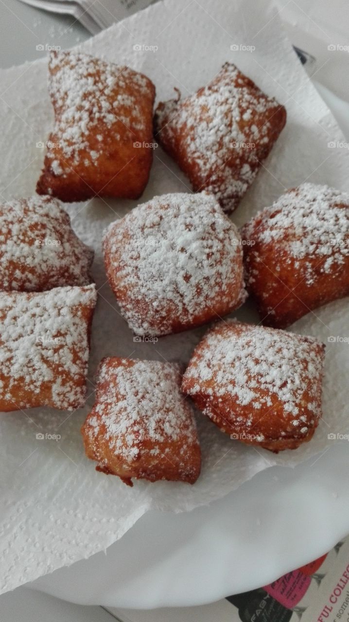 Beignets (donuts)