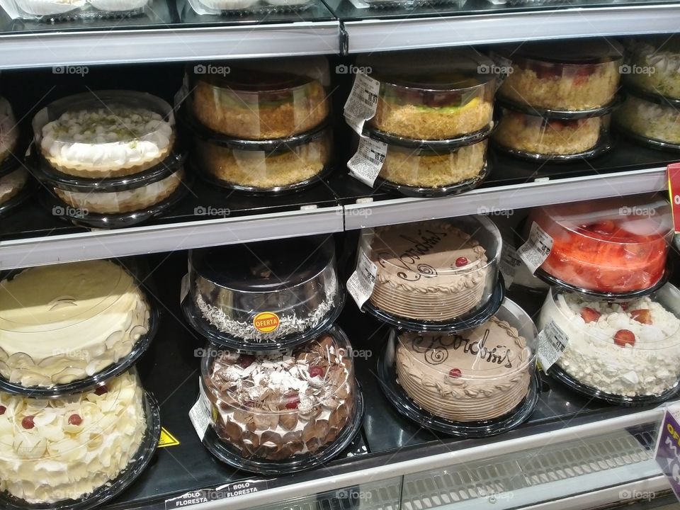 Cakes . Birthday cakes . Carrefour supermarket