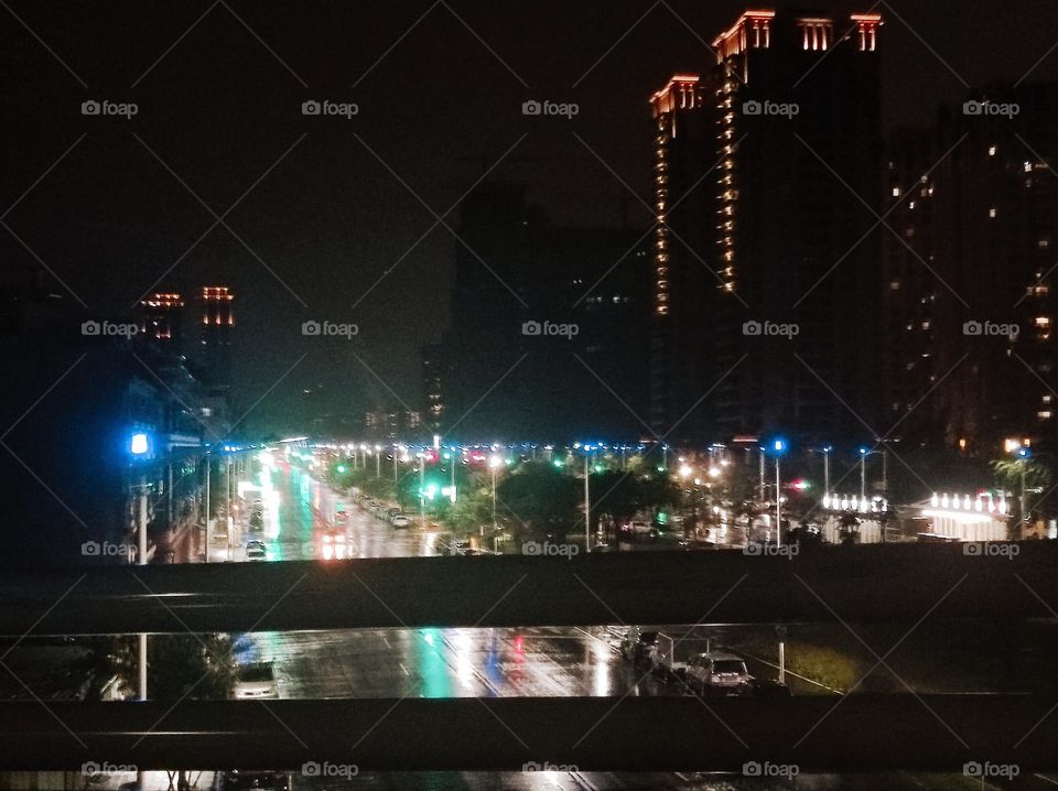 Traffic in the rain and night